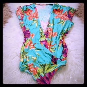 🆕️🇧🇷Gorgeous!! V plunge floral Bodysuit Top (shorts available separate)